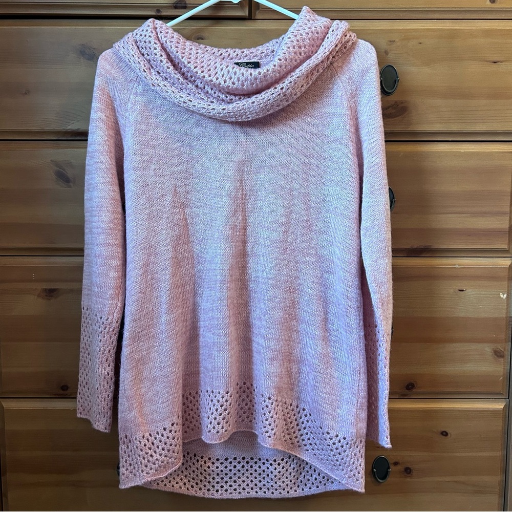 Light Pink Women’s Cupio Cowl Neck Sweater Size Medium Long Sleeved